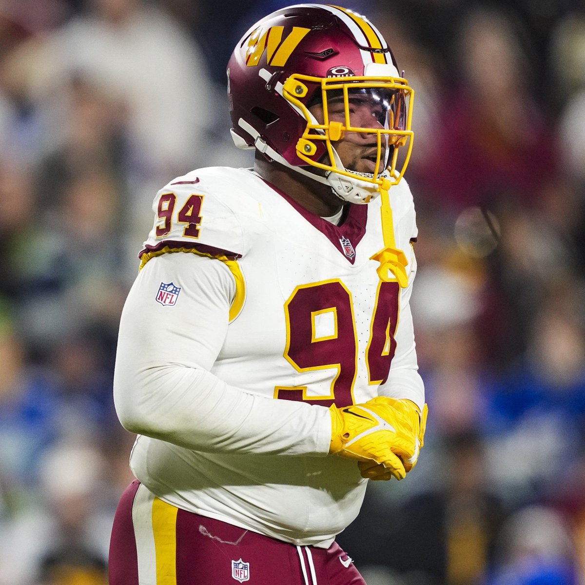 O DT DaRon Payne do Washington Commanders foi suspenso por um jogo pela NFL. O jogador deu um soco no WR Amon-Ra St. Brown no jogo contra o Detroit Lions neste último domingo.
