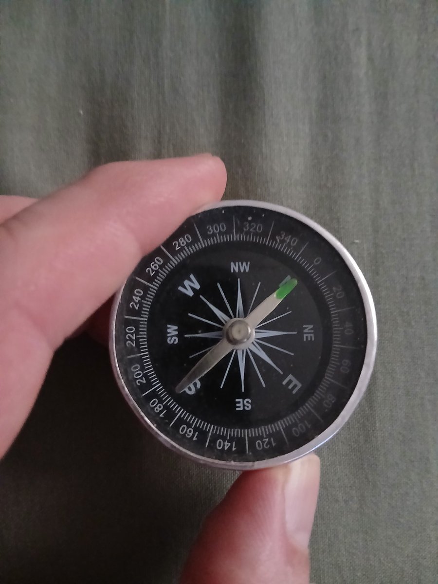 mykul70's tweet image. See #StefanBurns say why you should never sleep facing north. Just found my compass and I sleep facing northwest. North is in alignment with Earth&apos;s magnetic field, potentially causing poor sleep. Omg and every night ive been here ive slept terrible apart from 1 night. #Bugger