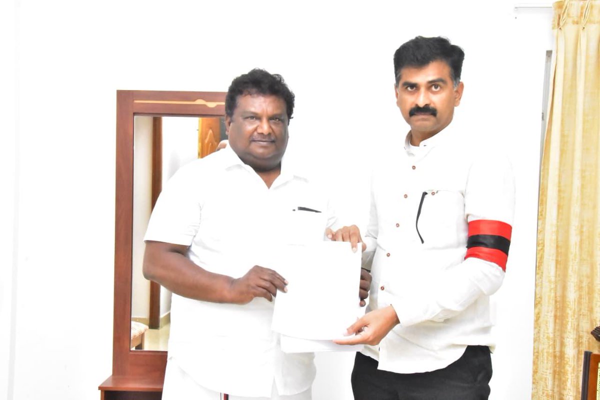 dkarthikTOI's tweet photo. #Trichy MP Durai Vaiko demands transport minister SS Sivasankar, a separate TNSTC Transport Division for Trichy. He says, lack of separate division is costing Trichy a lot due to the absence of new bus routes and periodical upgradation of fleets like other tier II cities. https://t.co/wi73LnUqrm