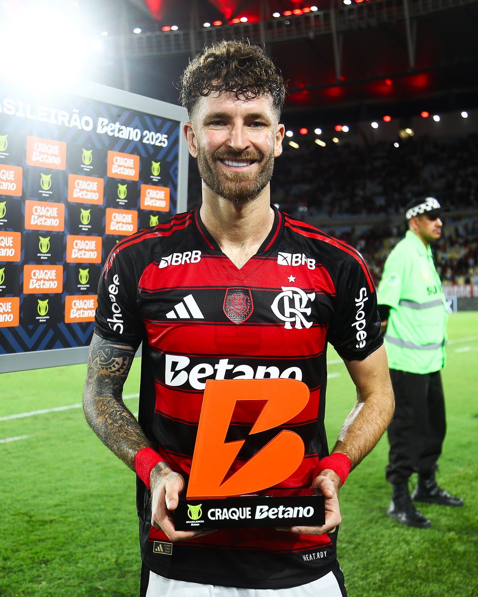 futtmais's tweet photo. "É o melhor momento da minha carreira, fisicamente, taticamente, mentalmente também estou muito bem".

"Respeito a escolha dos convocados, acho que só tem realmente jogadores de nível A. Mas também fica o meu questionamento por não ter oportunidade".

"Todos os zagueiros que passaram por aqui tiveram. Fabrício, Léo [Ortiz], Danilo... mas sigo trabalhando. Criei a expectativa, sim, não vou mentir, mas é uma coisa que não dá para controlar. O que dá para controlar é dar o meu melhor no dia a dia, nos jogos e, quem sabe, um dia eu esteja lá".

- Léo Pereira, sobre Seleção Brasileira.

📸 Gilvan de Souza/Flamengo