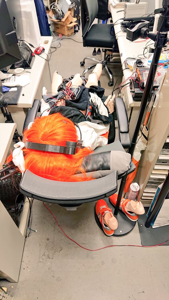 寝てて場所取ってスペースが無いから待機場所こうなった