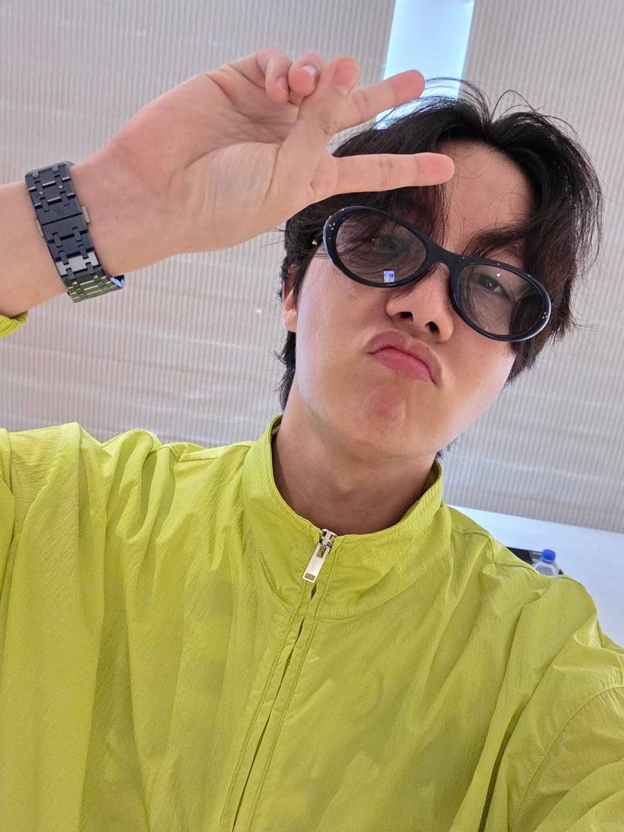 BeautifulLampa's tweet photo. @BTSxBRAZIL I vote for #jhope at #2025MAMAVOTE https://t.co/z1nvXlYdFg