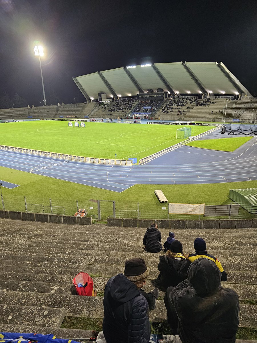 Visite d'un stade roumain sous l'ère Ceaucescu #Bondoufle