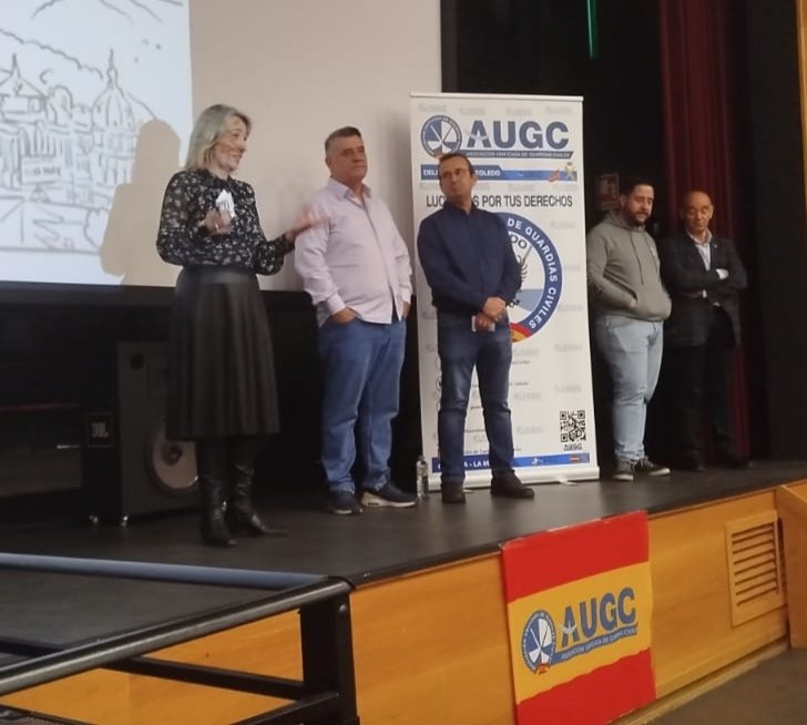 AUGC_Toledo's tweet photo. Acto institucional curso de intervención y respuesta en seguridad ciudadana, con intervención de Vicealcaldesa de @VToledociudad y Coordinador Emergencias @ToledoAyto 

Necesitamos formación, medios y endurecer el Código Penal
@SplToledo
@lavozdeltajo
.@
https://t.co/TcdbbP3iDE https://t.co/gjQgZyzb6C