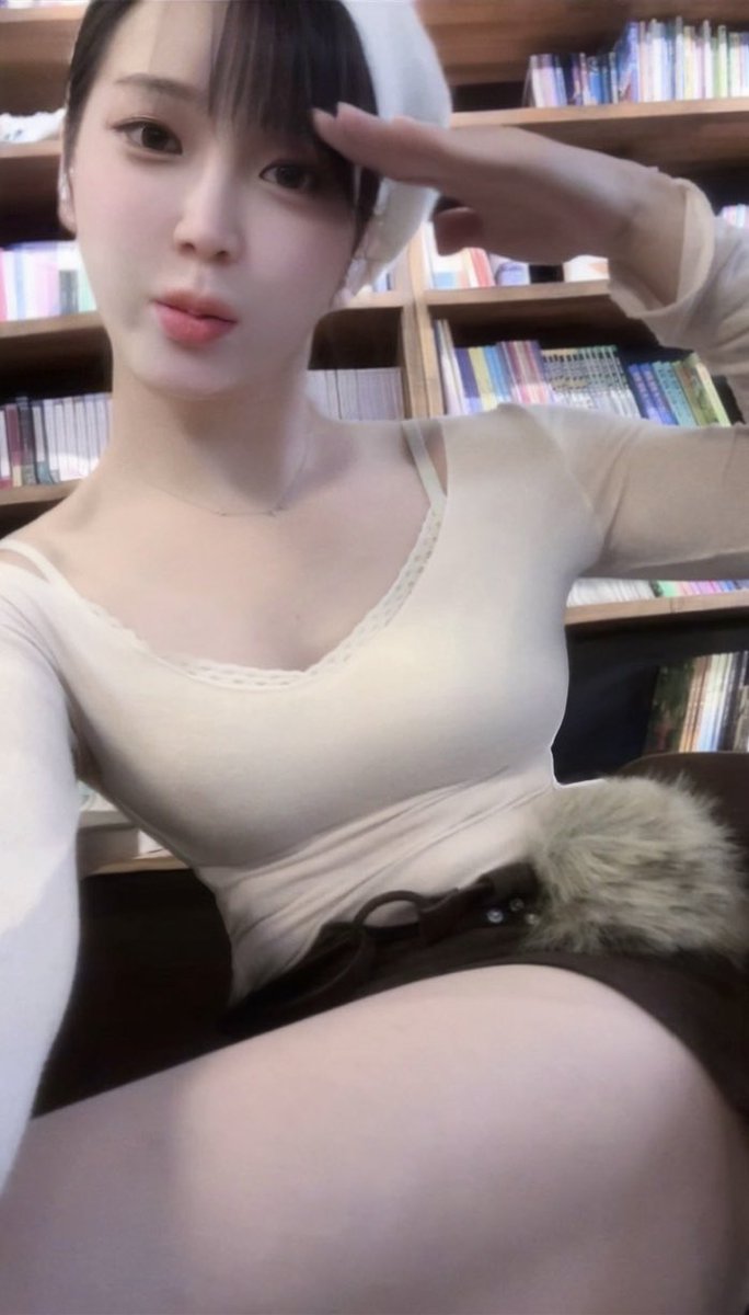 arumee2000's tweet photo. 나 경례 잘해?? 이정도면 군대가도 잘지낼수 있으려낭 ㅎ 근데 군인들 진짜 멋있어 .. (참고로 나는 미필이얌 ㅎㅅㅎ)
#여장 #시디 #cd #보추 #쉬멜 #낭자애 #오토코노코 #男の娘 #femboy #sissy https://t.co/yqfNdultyd
