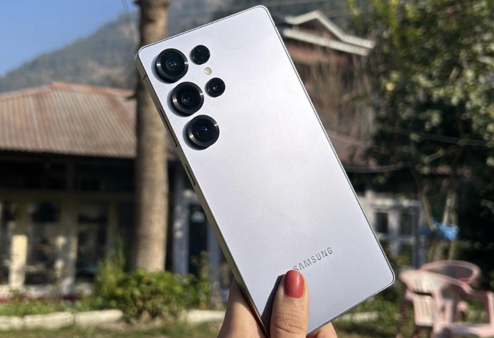 TechAI_Daily's tweet image. ⚠️ Samsung Galaxy users update now!

• New zero-click spyware “LANDFALL” spreading via WhatsApp
• Exploits hidden flaw (CVE-2025-21042) in Galaxy S22–S24, Z Fold 4 &amp;amp; Flip 4
• Hackers can access your mic, photos &amp;amp; chats no clicks needed
• Fix already rolling out via security…