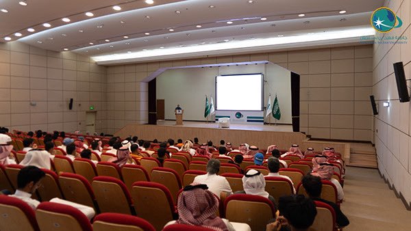 fbsuniversity's tweet photo. نظّمت كلية الهندسة بجامعة فهد بن سلطان ورشة عمل بعنوان «الإرشاد المهني 2025»، استهدفت من خلالها طلبة تخصص الهندسة المدنية، بهدف تعزيز وعيهم المهني وتزويدهم بالمعارف والمهارات المرتبطة بسوق العمل ومتطلباته، وذلك في إطار حرص الكلية على إعداد كوادر هندسية مؤهلة.

قدّم الورشة كلٌ من المهندس عمرو الجداوي (QA/QC) والمهندسة ندى العشوان (Safety Engineering)، حيث استعرضا تجاربهما الميدانية، وقدّما مجموعة من التوجيهات والنصائح حول آفاق العمل في القطاع الهندسي.

#جامعة_فهد_بن_سلطان 
#FBSU #الهندسة_المدنية

رابط الصور :  

https://t.co/iz8yOgZbs8