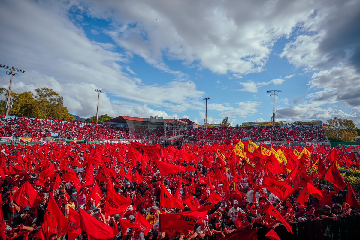 unetv_hn's tweet image. #Política | ¡El pueblo Libre llenó la capital de energía y convicción!

Bajo el liderazgo de Rixi Moncada, la multitud dejó claro su mensaje: Honduras no permitirá que le roben la voluntad del pueblo.

El fallido simulacro del CNE encendió las alarmas, pero también reafirmó una…