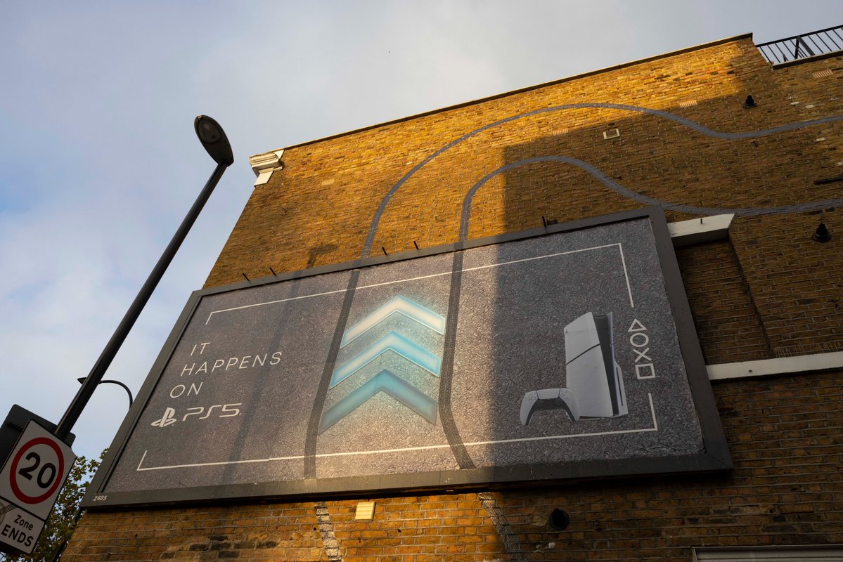 PlayStationUK's tweet image. Unimaginable. Unexpected. Unsure if you&apos;re allowed to drive up walls for a speed boost. #ItHappensOnPS5