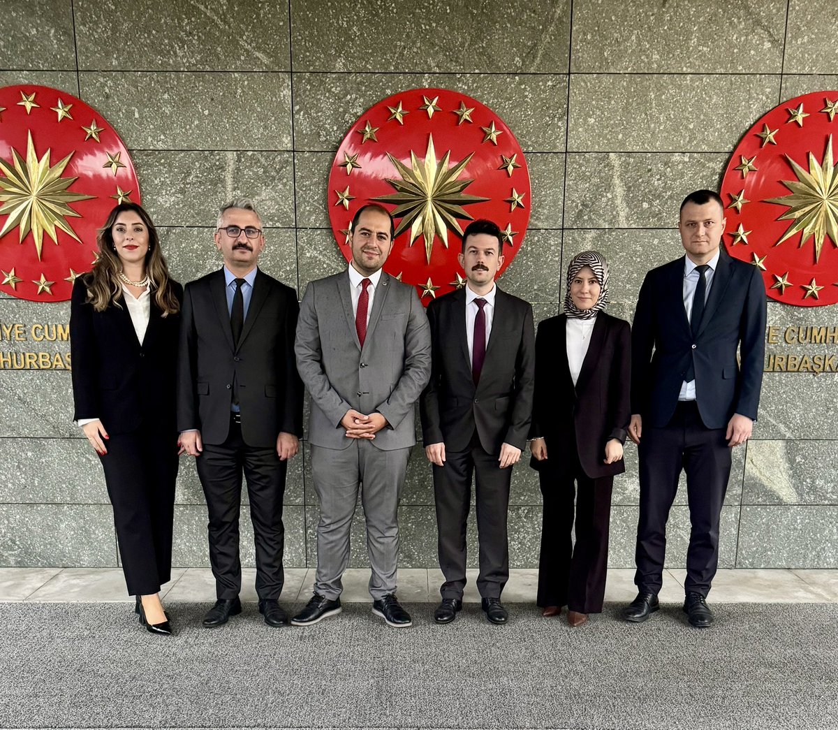 Dernek Başkanı Sayın Abdurrahman Bahtiyar HOZER ve Yönetim Kurulu üyeleri tarafından, Cumhurbaşkanlığında Bakanlığımız temsilcisi olarak görev yapan,Meslektaşımız Sosyal Güvenlik Denetmeni Sayın Umutcan AKKAYA ziyaret edilmiştir.Kendilerine misafirperverliği için teşekkür ederiz.
