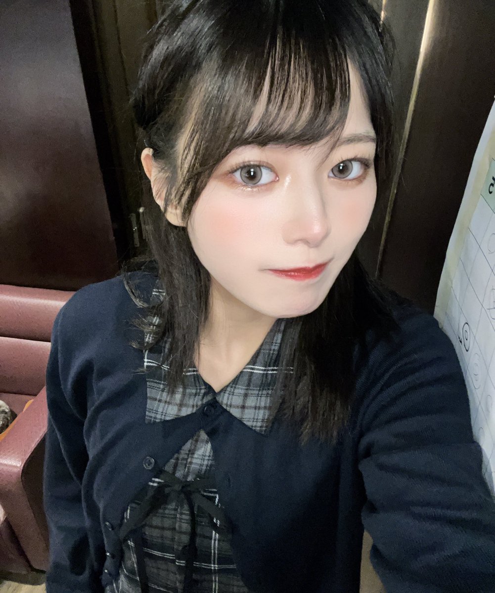 555×カラオケ🎤ありがとうございました〜！！
メイクポーチ奪還によりお金が浮いた()ので楽しかった！もう歌いたい曲ないかなと思ってたらまだ歌いたい曲あるね！みなみけとひだスケしたい〜！😸
ポッキーゲームの社員割楽しみ😌明日とまり木にいたい.....