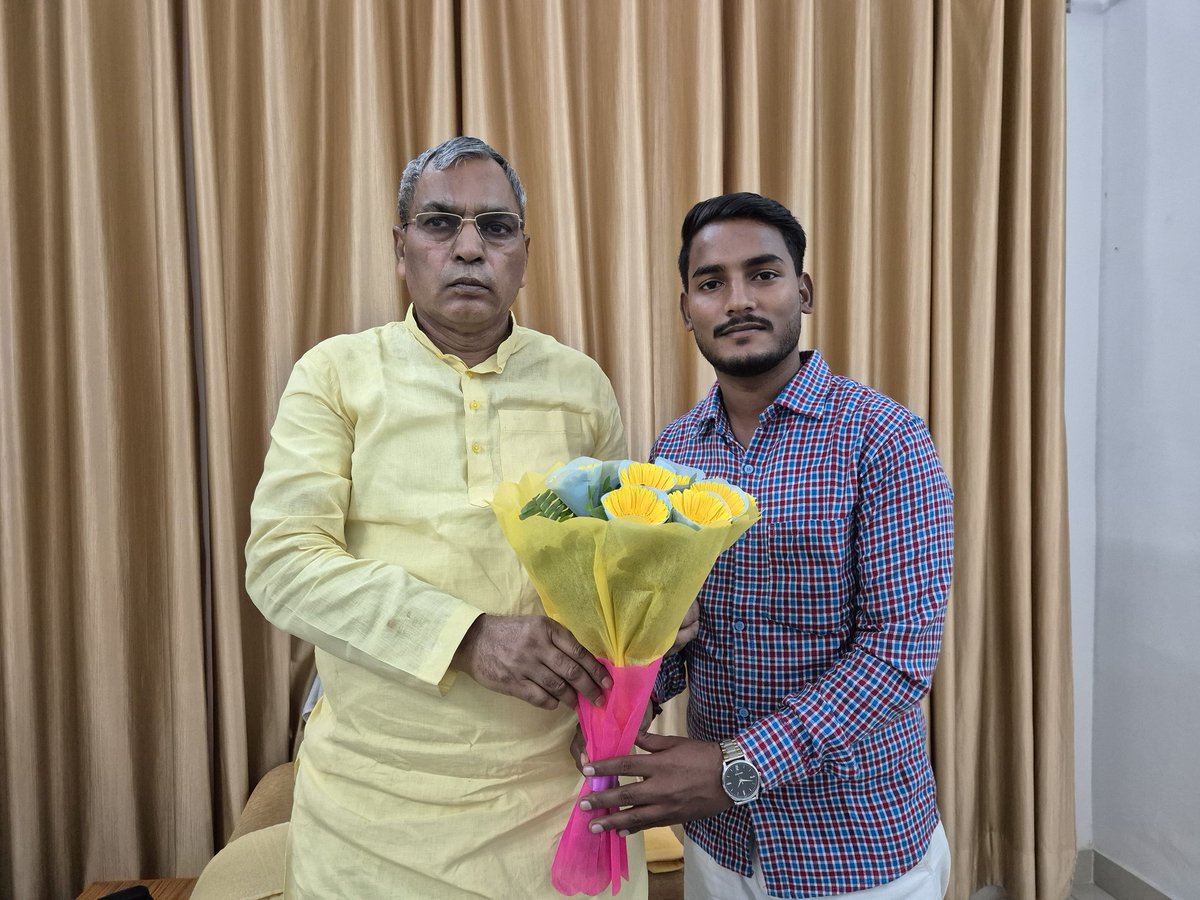 Nirajgupta9452's tweet image. &quot;आज लखनऊ में माननीय कैबिनेट मंत्री श्री ओमप्रकाश राजभर जी से शिष्टाचार मुलाकात करने का अवसर मिला। मार्गदर्शन एवं आशीर्वाद प्राप्त हुआ। इस अवसर पर मेरे बड़े भाई श्री शिखर गुप्ता जी भी उपस्थित रहे।&quot;
@arvindrajbhar07 @oprajbhar #Lucknow