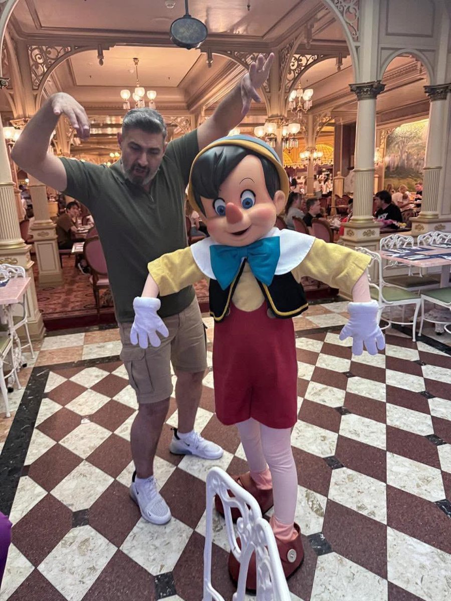 ..
#ياسر_جلال الحقيقة التي لا يتحدث عنها أحد ، ملخصها أن القوى الناعمة المصرية تحتضر بشدة ، في الدعوة والدين وقراء القرآن الكريم و الفكر والأدب والدراما و الثقافة والفن والرياضة ، كل الموجودين على الساحة الآن مصنوعون بأجندة مشبوهة أو مدعمون بمال ملعون أو جهلاء يعتزون بجهلهم ▪️💣