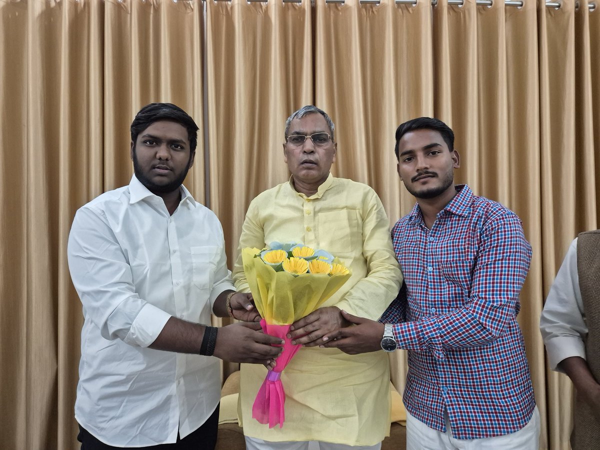 Nirajgupta9452's tweet image. &quot;आज लखनऊ में माननीय कैबिनेट मंत्री श्री ओमप्रकाश राजभर जी से शिष्टाचार मुलाकात करने का अवसर मिला। मार्गदर्शन एवं आशीर्वाद प्राप्त हुआ। इस अवसर पर मेरे बड़े भाई श्री शिखर गुप्ता जी भी उपस्थित रहे।&quot;
@arvindrajbhar07 @oprajbhar #Lucknow