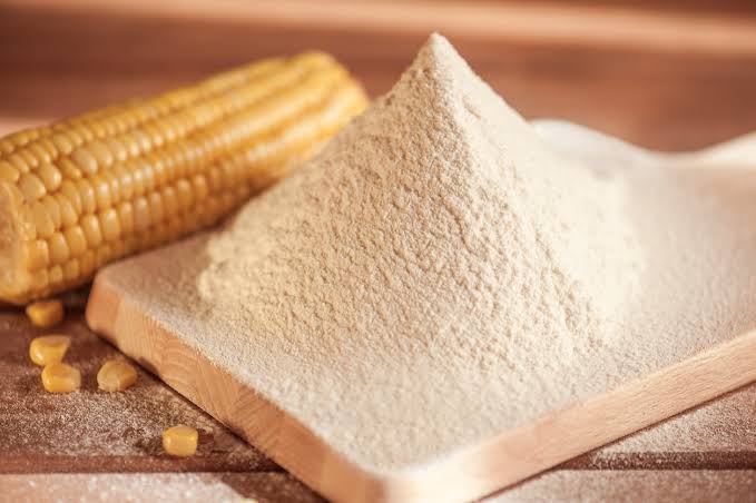 My people 🫱  let’s talk about maize flour. 

If it’s sparkling white, it might be bleached. Real flour has a slight yellow tint thanks to natural carotenoids 🌽.

Some producers use chemicals like benzoyl peroxide, chlorine, nitrogen dioxide, calcium peroxide to whiten flour and