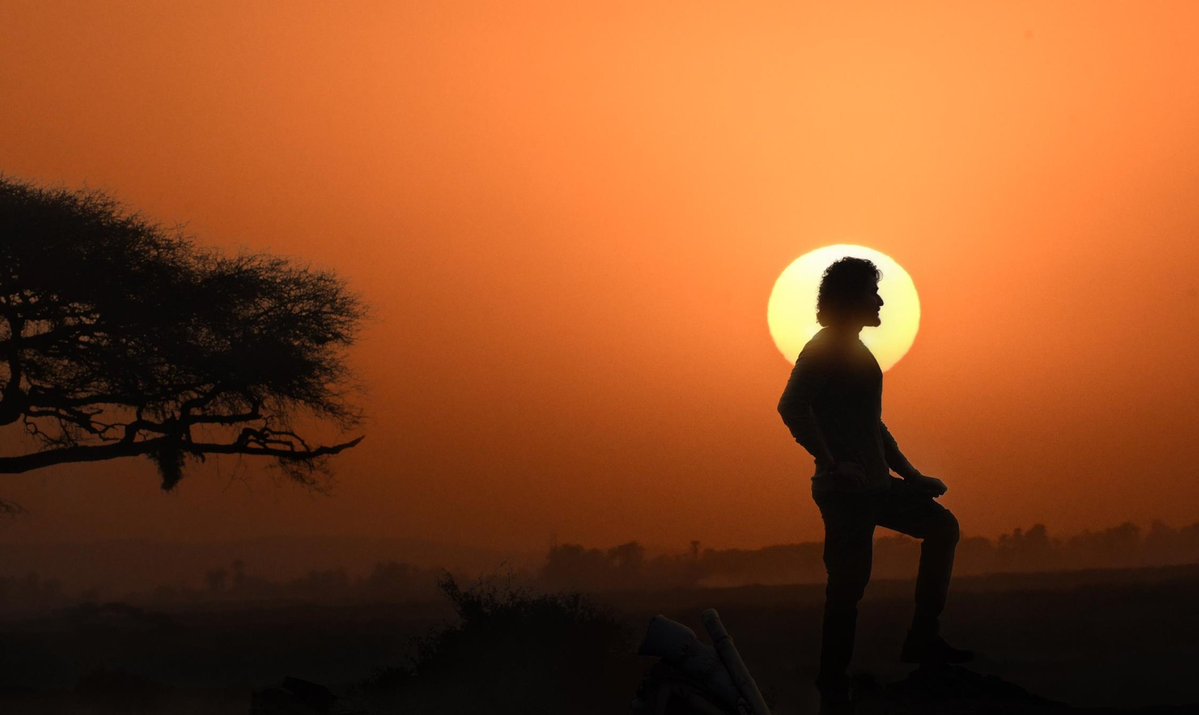 SSR tried hard, but prati vadu Pawan Kalyan aipodu ga 💯

1999                                          2025