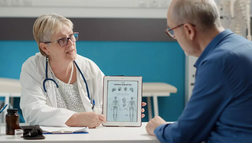 UVACDT's tweet photo. Diabetes can affect more than blood sugar: heart disease, kidney disease, vision loss, neuropathy. Early management reduces risk. Know your risk! #DiabetesComplications #Type2Diabetes #DiabetesAwareness https://t.co/VlVJHq3NdS https://t.co/fRfpOX8MBp
