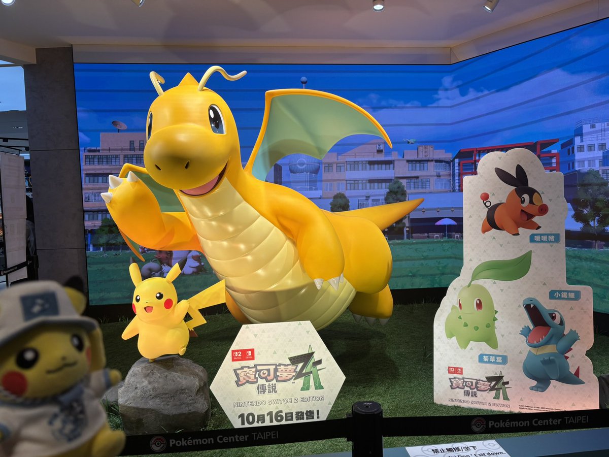 pikachuftt's tweet image. ポケモンセンタータイペイ行ってきました😆
1周年記念版の悠遊カードも発売されてて、多分タイペイ限定と思うもの買いましたー😆
日本のSuicaもアクリルキーホルダータイプあると良いのにねー😆
#ポケモンセンタータイペイ　#悠遊カード　#アクリルキーホルダー
