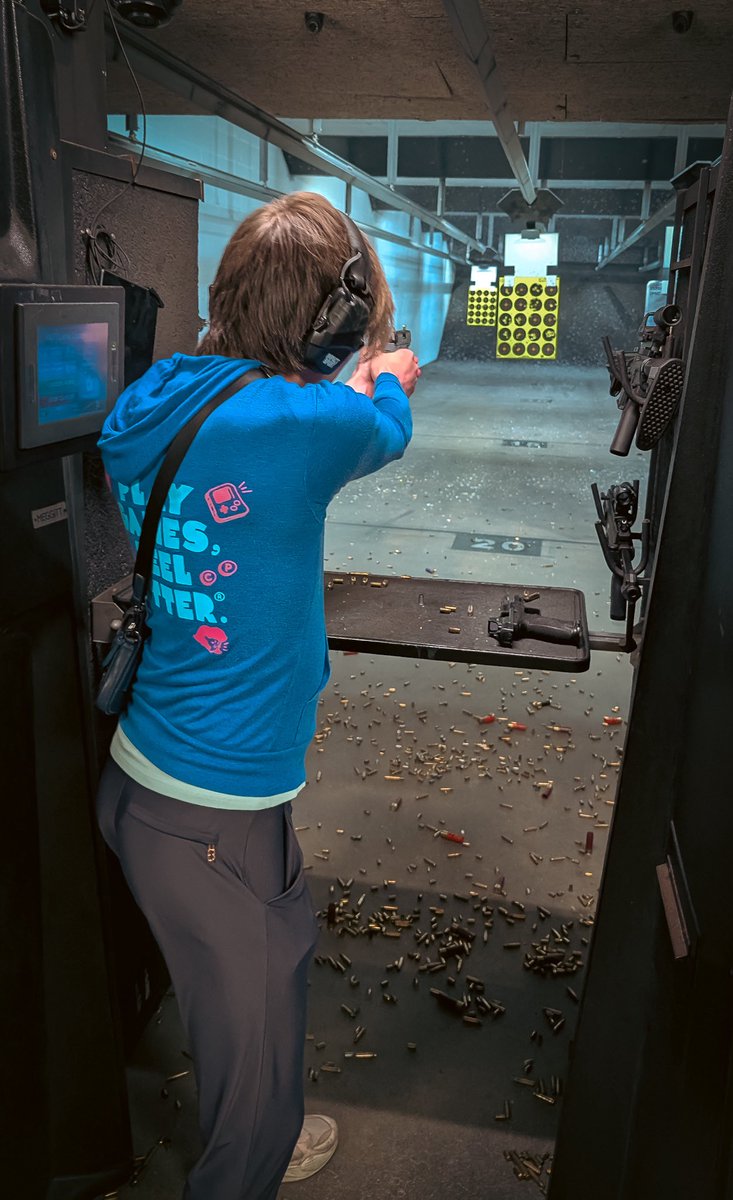 If John Wick was a femboy and had a side of cake. 🍑

📸 by my talented boyfriend <a href="/Blitz_da_saber/">Blitz 🔜 ANE 🤠 🐎</a>!