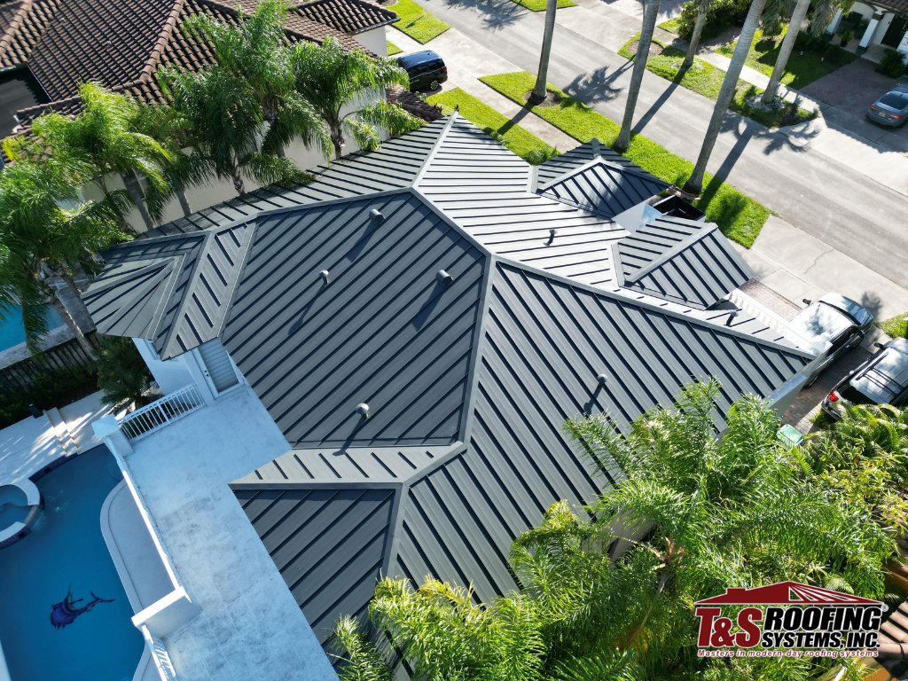 TSRoofing's tweet image. Recently completed #MetalRoof in #WestKendall — Englert Charcoal Grey. #KendallMiami