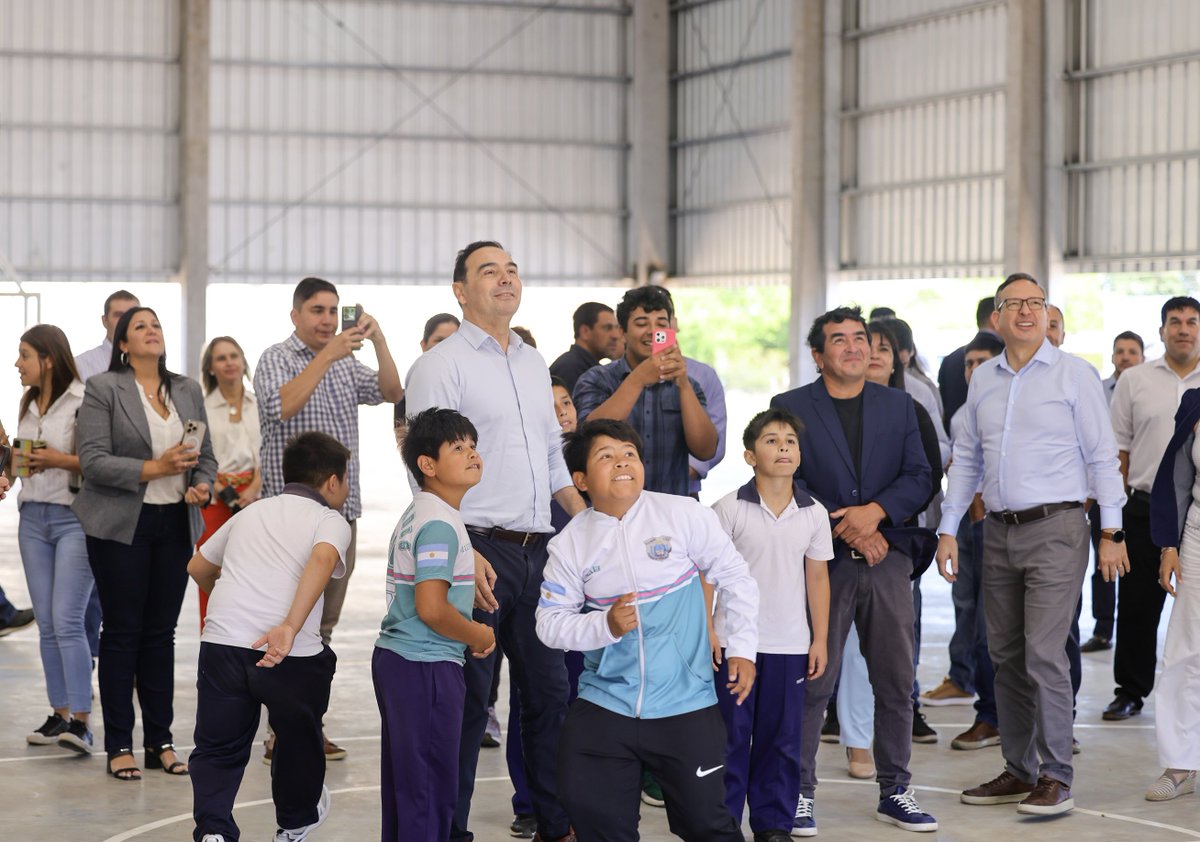 Inauguramos el polideportivo municipal de #Guaviraví, un nuevo espacio construido para que la comunidad pueda practicar distintas disciplinas en mejores condiciones, fomentando la actividad física y el encuentro. ¡Más deporte!