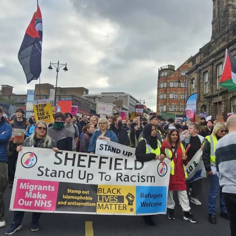 Antiracist, antifascist round up from the last week, including the fantastic demo in Sheffield against the fascists of #UKIP

#RefugeesAreNotToBlame
#WeStandTogether 
#RefugeesWelcome
#NoPasaran 

Read here 👉🏿 standuptoracism.org.uk/news-update-an…