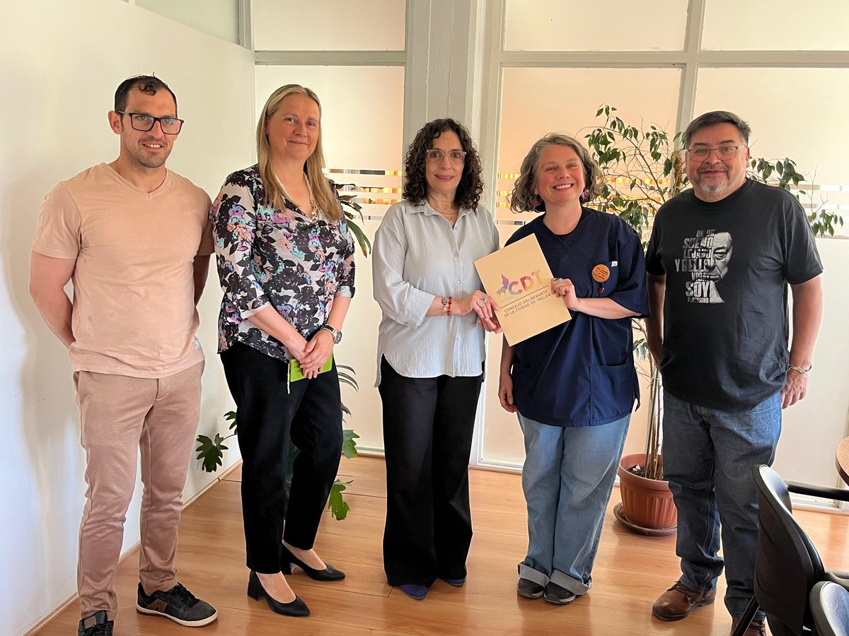 La presidente del HCD <a href="/monaji_claudia/">Claudia Alejandra Monají</a> y los concejales <a href="/Leoferrelli84/">Leonardo Ferrelli</a>, <a href="/baskovcmariabel/">Baskovc María Belén</a> y <a href="/ACallupil/">Ángel Callupil</a>, entregaron al Colegio de Psicólogos de la Provincia del Chubut, la Declaración Interés Municipal la Jornada "40 años del Colegio de Psicólogos de Chubut".