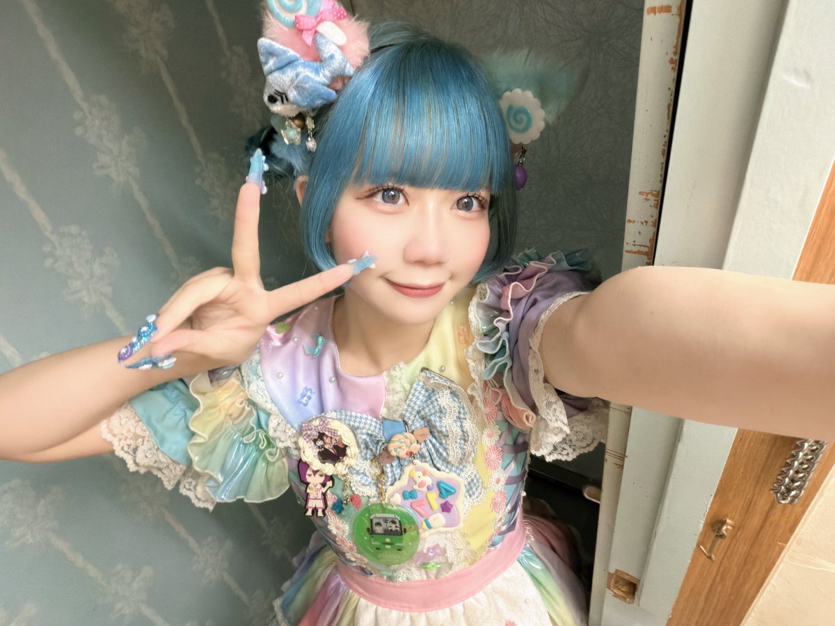 かおりちゃん(ピアス)  ④群青 💜𝟒𝟏𝟕ちゃん🩵@四壱七かりん on X