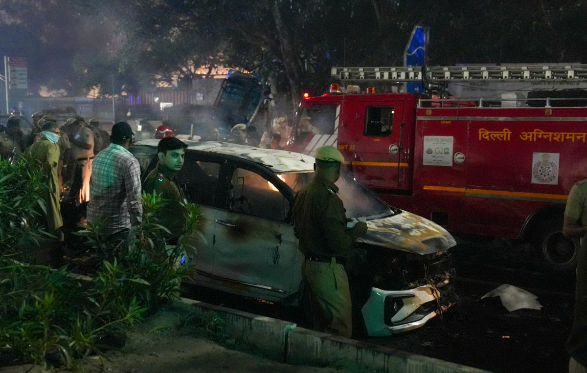 PTI_News's tweet image. STORY | Eight killed in blast near Red Fort, cars gutted and several injured

A high-intensity explosion ripped through a car parked near the Red Fort metro station on Monday evening, gutting several vehicles and killing at least eight people, officials said.

READ:…