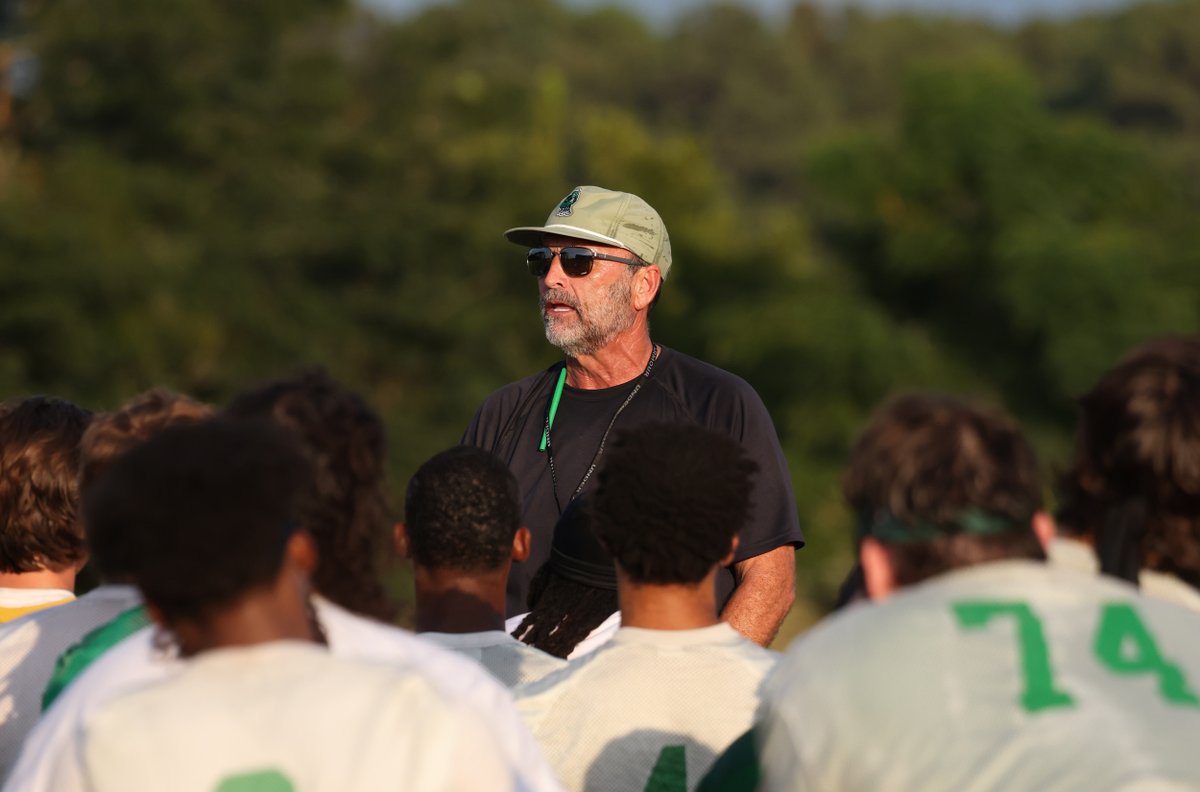 William “Hud” Jackson, head coach of UAM Football, will step down from his coaching duties at the end of the season to focus on continuing his service as the director of athletics at UAM.

Full story: uamont.edu/news/jackson-t…

Hud Jackson's full statement: uamsports.com/sports/2025/11…