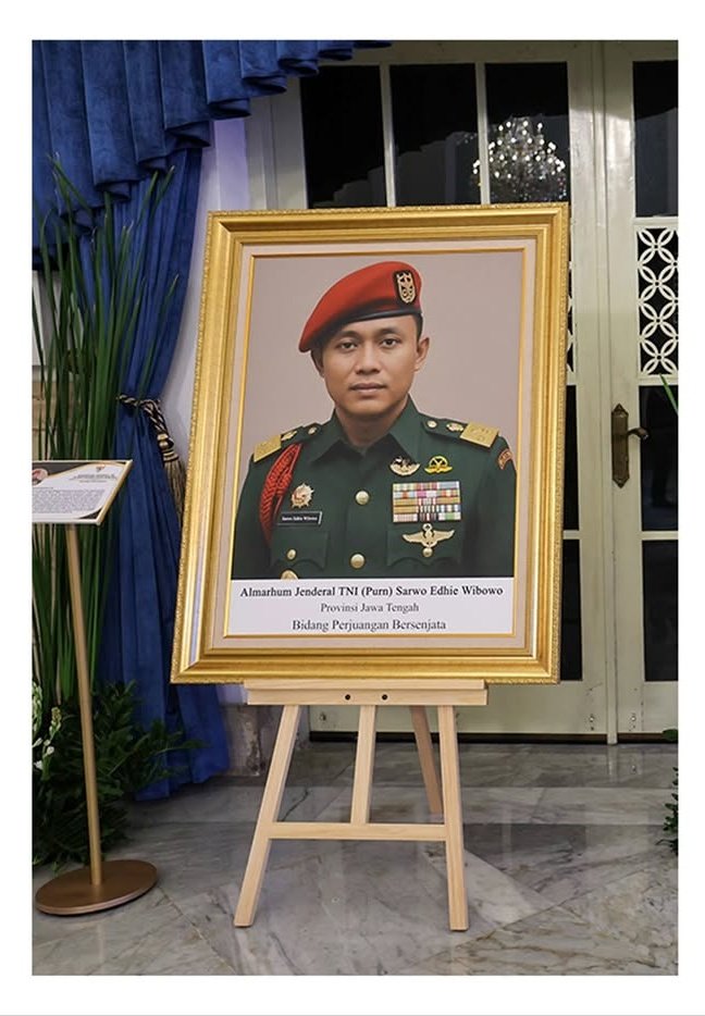 Momen ini bukan sekedar penghargaan, tapi juga suatu bentuk pengakuan dari negara bahwa operasi militer penumpasan G30S/PKI adalah tindakan yang sah secara hukum dan klaim PKI yang menganggap dirinya sebagai korban adalah sebuah kebohongan semata.

😂
