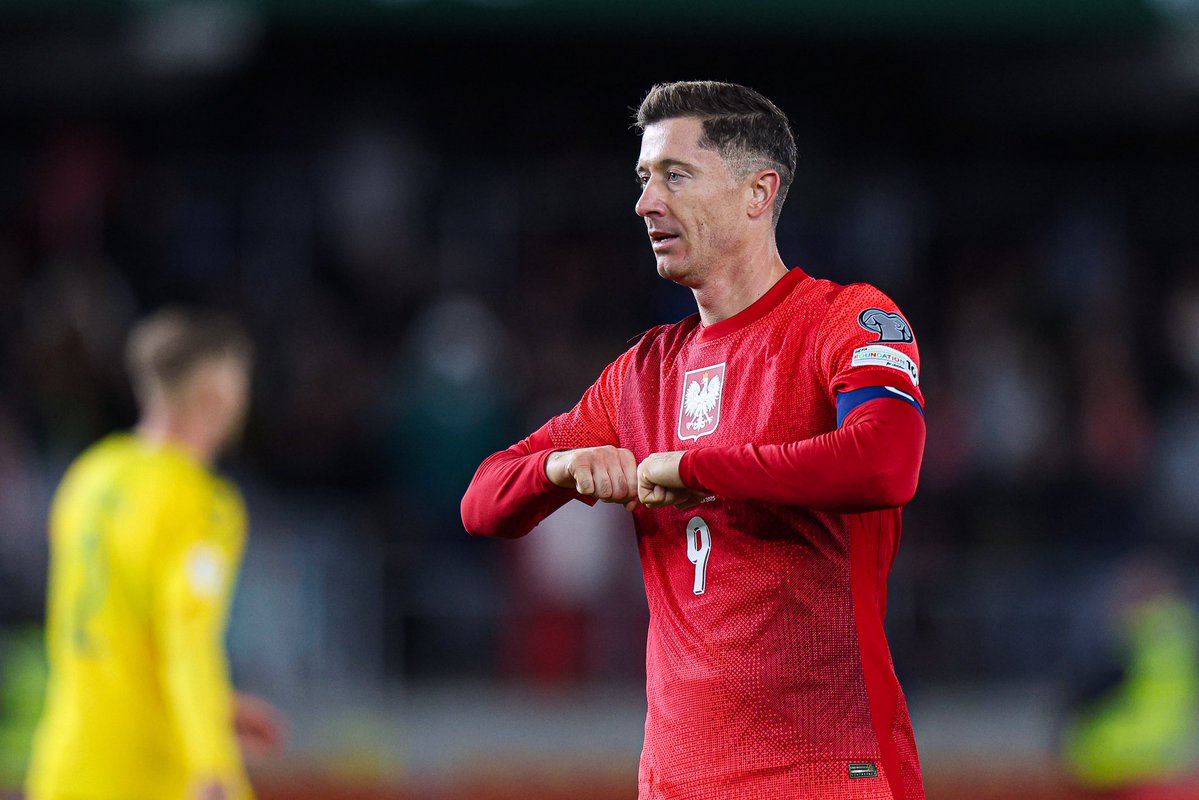 wlodar85's tweet image. Robert Lewandowski leci do Nowego Jorku, by z Polonią uczcić Święto Niepodległości i odpalić narodowe barwy na Empire State Building. 

Dla niektórych jest to skandal, że na kadrze pojawi się dzień później. Okej.