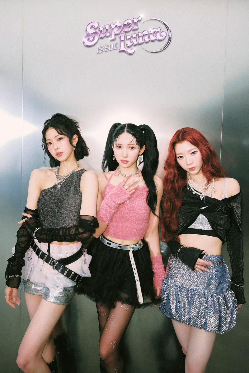 issue_is_coming's tweet image. &apos;Super Luna&apos;

Concept Photo -Group-

IS:SUE 4TH SINGLE
┃𝗣𝗛𝗔𝗦𝗘┃
2026.01.14 Release

#ISSUE #이슈
#PHASE #ISSUE_SuperLuna