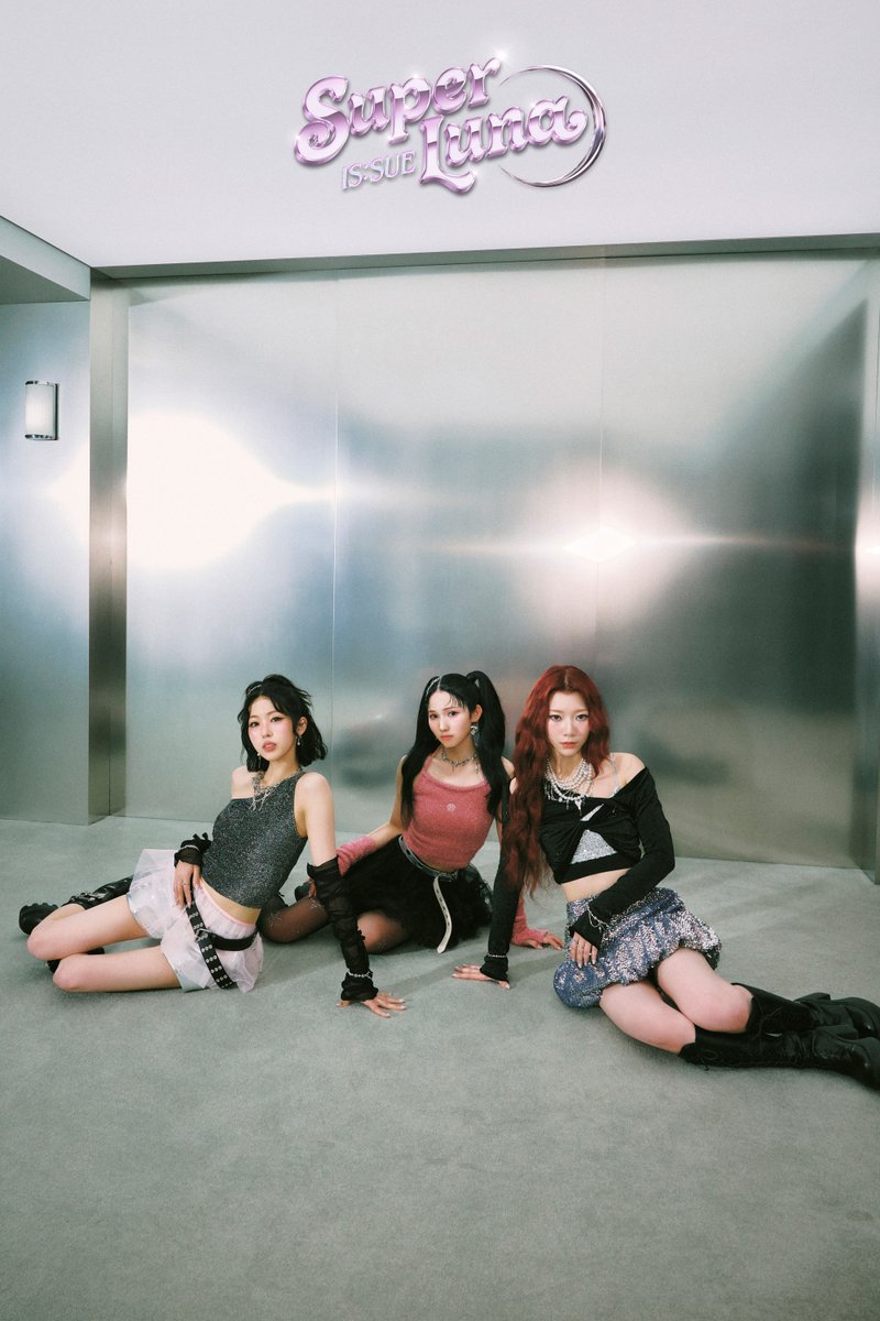 issue_is_coming's tweet image. &apos;Super Luna&apos;

Concept Photo -Group-

IS:SUE 4TH SINGLE
┃𝗣𝗛𝗔𝗦𝗘┃
2026.01.14 Release

#ISSUE #이슈
#PHASE #ISSUE_SuperLuna