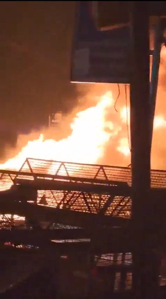 ISajwaniK's tweet image. लाल किल्ले के पास जो #Blast हुआ है,9 लोगों की मारे जाने की खबर मिल रही है, 😢💔

अगर ये आतंकी हमला हुआ तोह क्या भारत पाकिस्तान पर फिर से  #OperationSindoor शुरू करेगा ?

#DelhiBlast