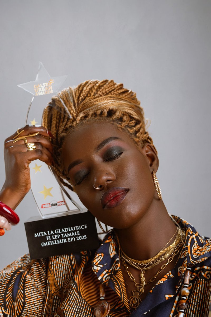 gladiatricemita's tweet photo. Fater wone naleine wane Trophée bii 
Meilleur Ep au galsen urban awards 
« Fii Lep Tambalé » 

📸: inspiishoot https://t.co/A1vTepzpT0