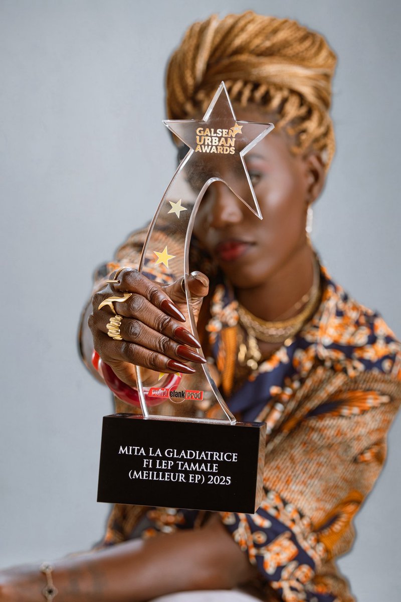 gladiatricemita's tweet photo. Fater wone naleine wane Trophée bii 
Meilleur Ep au galsen urban awards 
« Fii Lep Tambalé » 

📸: inspiishoot https://t.co/A1vTepzpT0