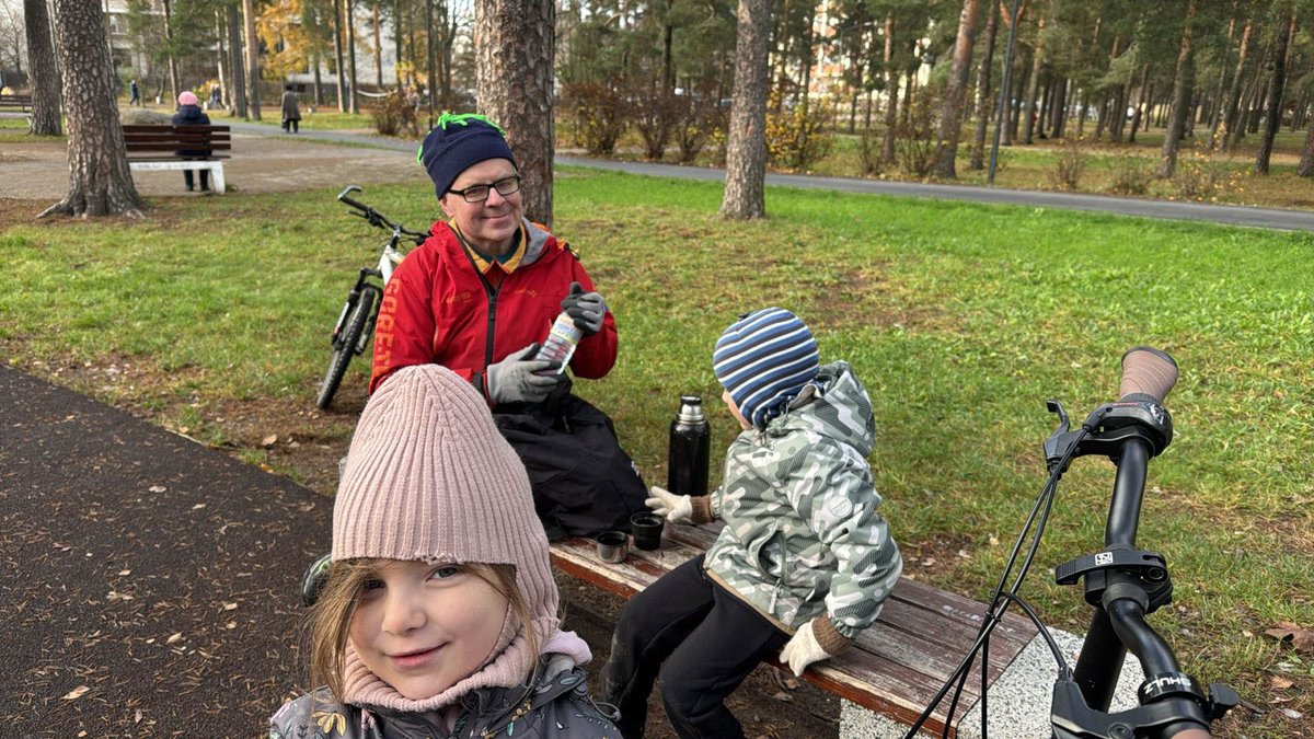 dbulavinov's tweet photo. В День народного единства семейно поучаствовали со старшими внуками в квесте «Новый знакомый Всеволожск». Рассказ с фотографиями об этой поездке: https://t.co/3YjWgYsghW

#квест #всеволожск #детиспб #отдыхсдетьми #чемзанятьребенка #семейныйотдых #велосипед #городскиеквесты https://t.co/K99ET226Y6