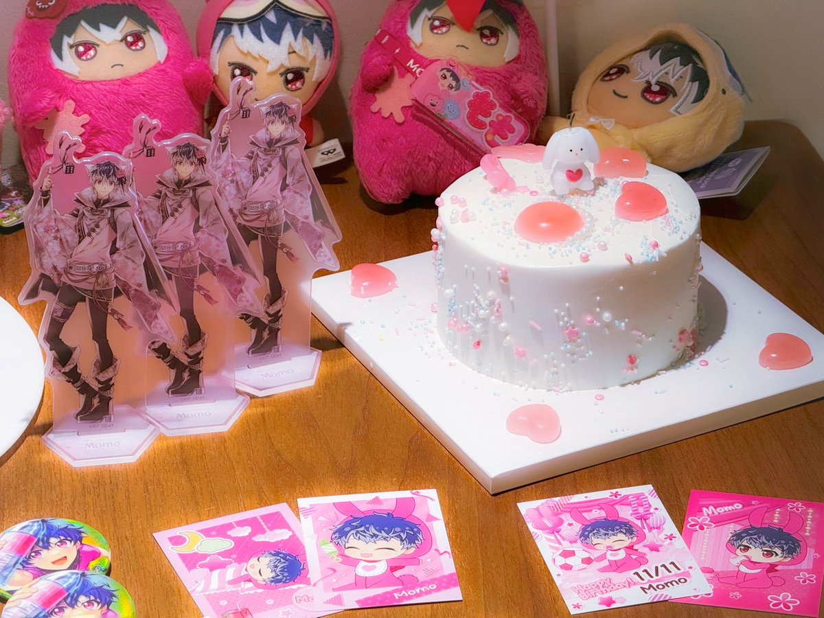 私のハピネスでいるももちゃんへ🍑🩷

ももちゃん､誕生日おめでとう！！♡♡
今年も祝うことができて本当に嬉しい。
ももちゃんを知って､好きになった後からとても幸せです。
これからもずっっっと~ 私のハピネスでいてくれ♡
好きで愛する♡♡♡

#百生誕祭2025   ♡
 ♡   #百誕生祭2025