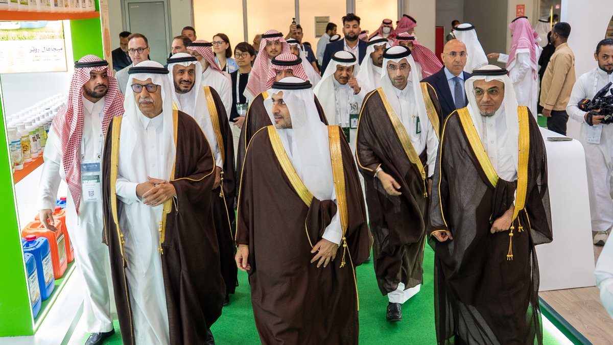 BiofachSARA's tweet photo. افتتح معالي نائب وزير البيئة والمياه والزراعة المهندس منصور بن هلال المشيطي اليوم المعرض السعودي الدولي للمنتجات العضوية "بيوفاخ السعودية 2025" في نسخته الرابعة التي تستمر فعالياتها حتى 12 نوفمبر الجاري، بحضور رئيس مجلس إدارة الجمعية السعودية للزراعة العضوية معالي الدكتور فهد بالغنيم   .