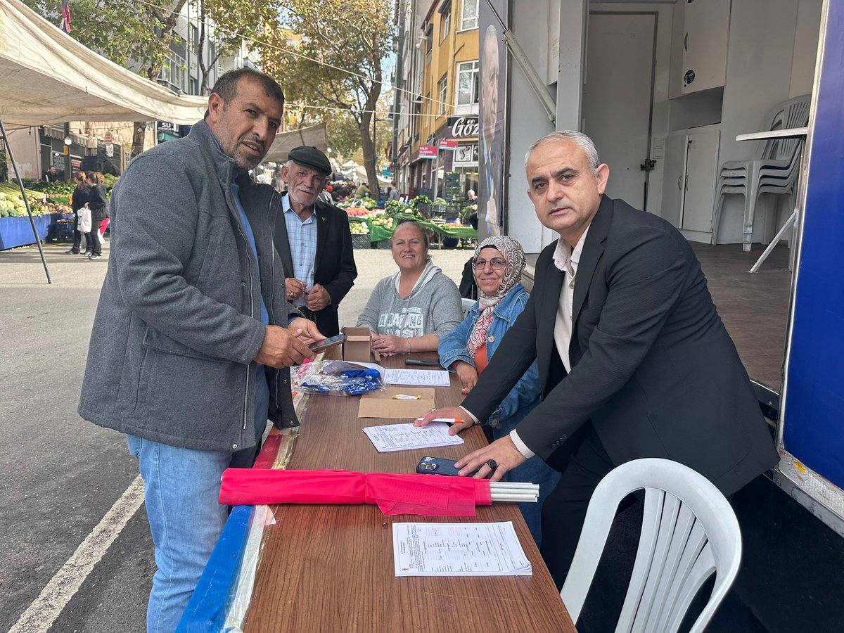 Pazartesi Pazarında kurduğumuz  #AK nokta stadımızda, teşkilatımız ile vatandaşlarımızla bir araya gelip hasbihal etti.

AK Nokta, sadece bir stant değil; dertleşmenin, dinlemenin ve çözüm üretmenin adresi

📍 Pazartesi Pazarı