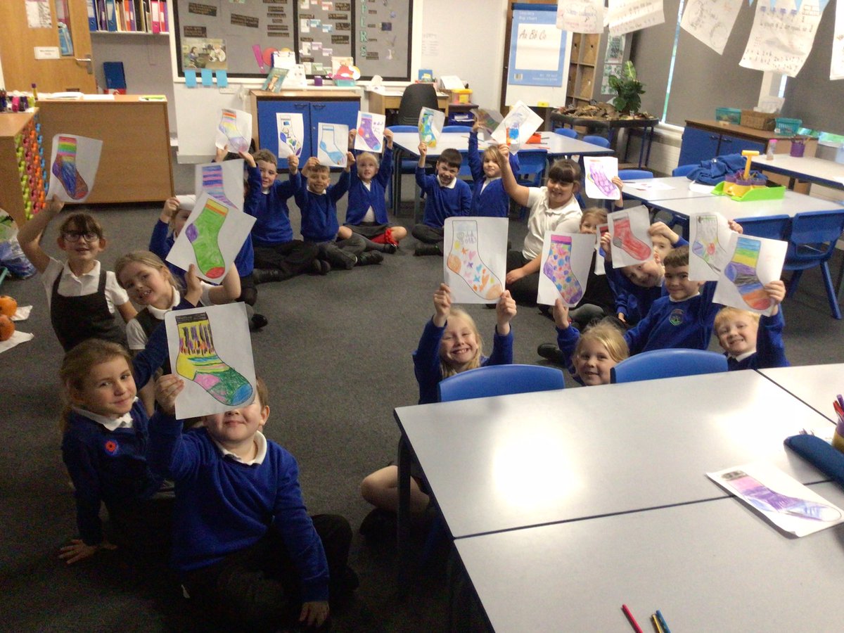 2A have had a thoughtful task of designing their own Odd Sock for Antibullying  Week and discussing the Power of Good🧦#TeamCastleHills <a href="/LegerEdTrust/">Leger Education Trust</a> <a href="/CastleHillsScaw/">Castle Hills Primary Academy</a> #PowerofGood <a href="/ABAonline/">Anti-Bullying Alliance #AntiBullyingWeek</a>