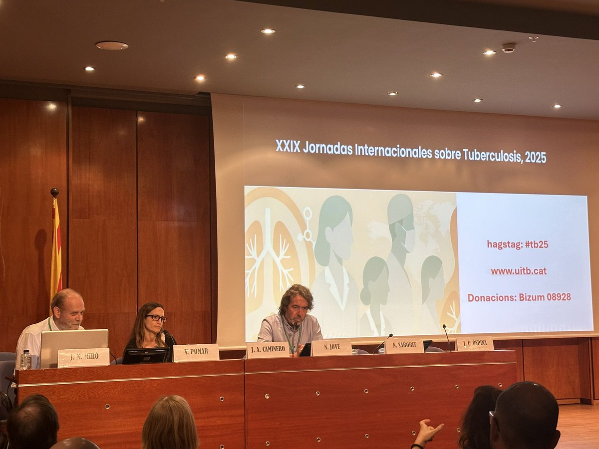 TB_UITB's tweet photo. Interesante mesa sobre buena praxis: es fundamental junto al buen manejo clínico, contar con profesionales de enfermería gestoras de casos en las unidades clínicas de #tuberculosis y buenos equipos de Agentes de Salud Comunitaria. #tb25 https://t.co/t58zjmpj9K