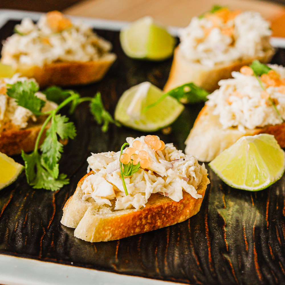 spherificator's tweet image. Tuna crostini topped with fresh lime pearls 🍞🐟 A burst of zesty citrus in every bite, these pearls add pop, flair, and flavour to your favourite appetizers. #TunaCrostini #LimePearls #Spherificator #CitrusBurst #MolecularGastronomy #FingerFoodGoals #FreshFlavours #FoodieUpgrade