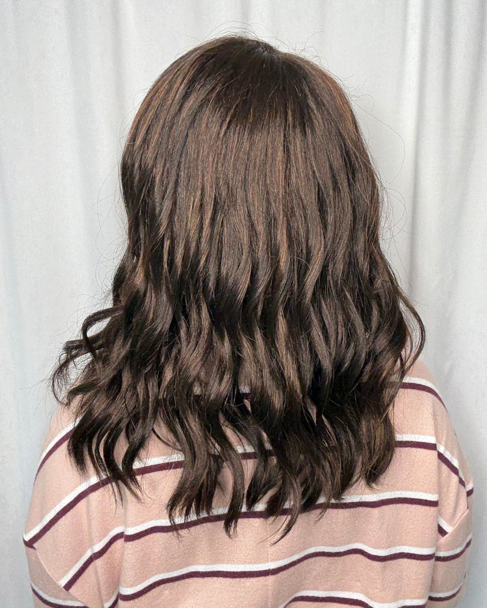 pattispearls's tweet image. Heidi by #jonrenau in Midnight Cocoa FS4/33/30A 🌙🍫 One of the most acclaimed synthetic lace front wigs in the Jon Renau SmartLace™ collection 😍👏

Shop it here: wigsbypattispearls.com/products/heidi

#wigsbypattispearls #thinhairsolutions #alternativehair #hairlosssolutions #hairconfidence