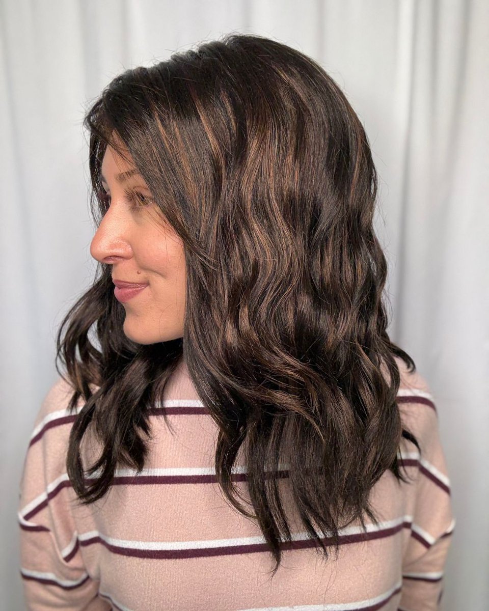 pattispearls's tweet image. Heidi by #jonrenau in Midnight Cocoa FS4/33/30A 🌙🍫 One of the most acclaimed synthetic lace front wigs in the Jon Renau SmartLace™ collection 😍👏

Shop it here: wigsbypattispearls.com/products/heidi

#wigsbypattispearls #thinhairsolutions #alternativehair #hairlosssolutions #hairconfidence