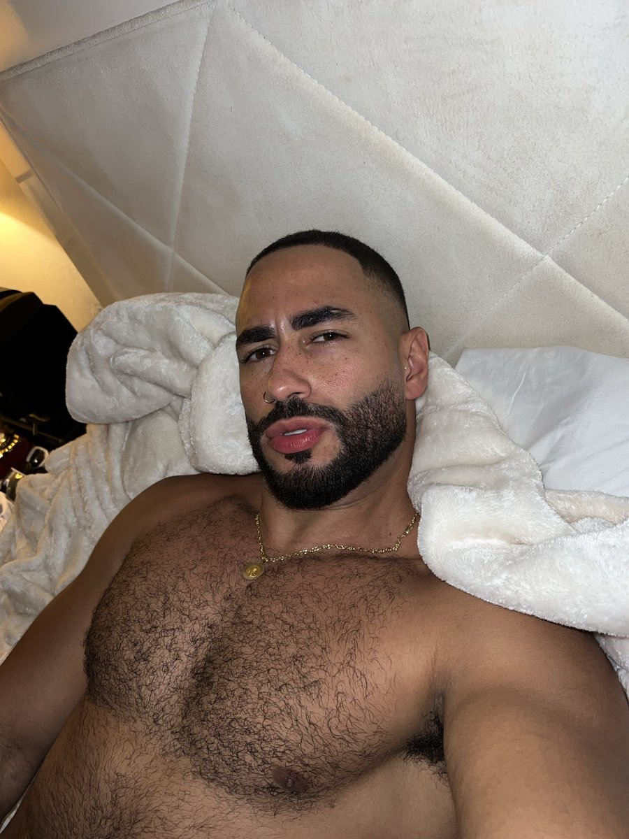 Lay down with me 😏