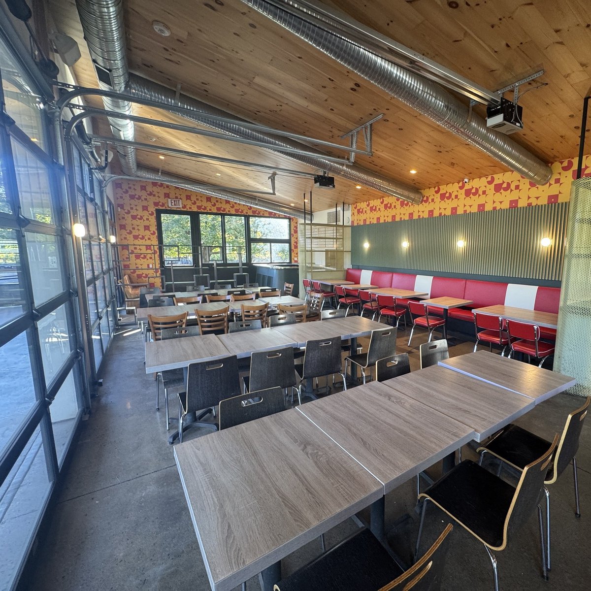 ⚡ For Sale: The Dixon Roadside, Woodstock – This modern .94-acre restaurant property was designed and constructed to the highest standards, in an ideal location with consistent year-round traffic.  📞 845.339.9100 | 🌐 svndccr.com/properties/?pr… #InvestmentProperty #HudsonValley