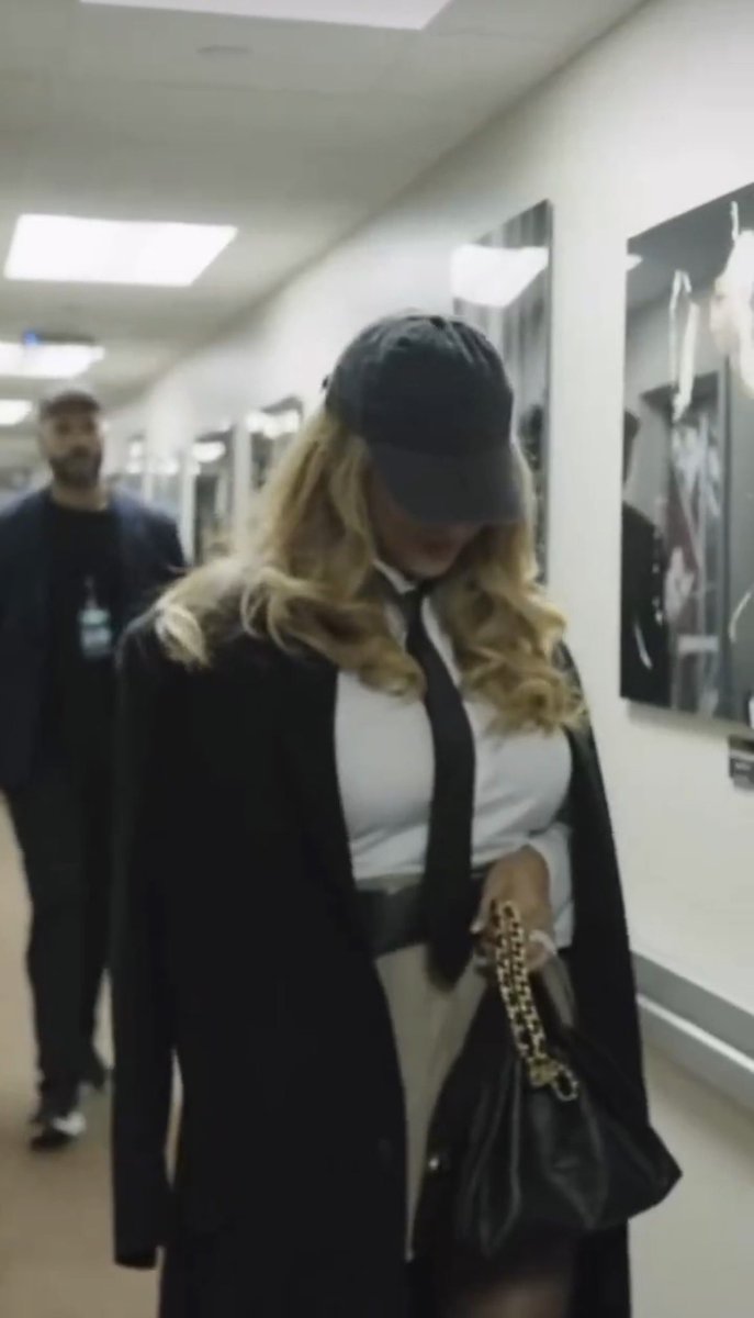 Beyoncé at The Boy is Mine Tour in L.A.