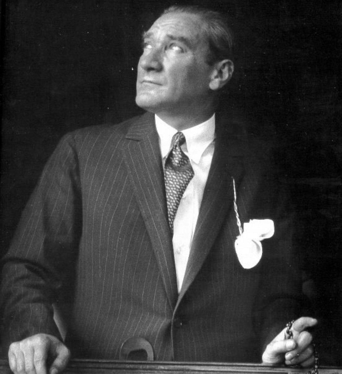Cumhuriyetimizin kurucusu Gazi Mustafa Kemal Atatürk’ü ve silah arkadaşlarını rahmet, minnet ve saygıyla anıyorum.
Ruhları şad olsun. 🇹🇷